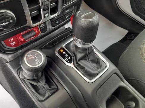 Used 2026 Jeep Gladiator Mojave AWD/4WD image 25