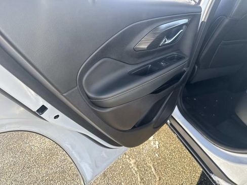 Used 2024 GMC Terrain SLT image 17