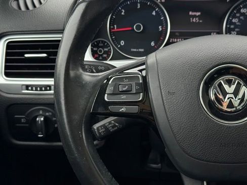 Used 2015 Volkswagen Touareg TDI AWD/4WD image 25