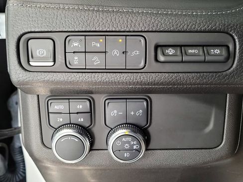 Used 2021 GMC Yukon XL Denali w/ Denali Premium Package image 13