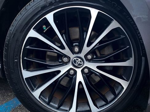 Used 2019 Toyota Camry SE w/ 4 Season Floor Mat Package FWD image 8