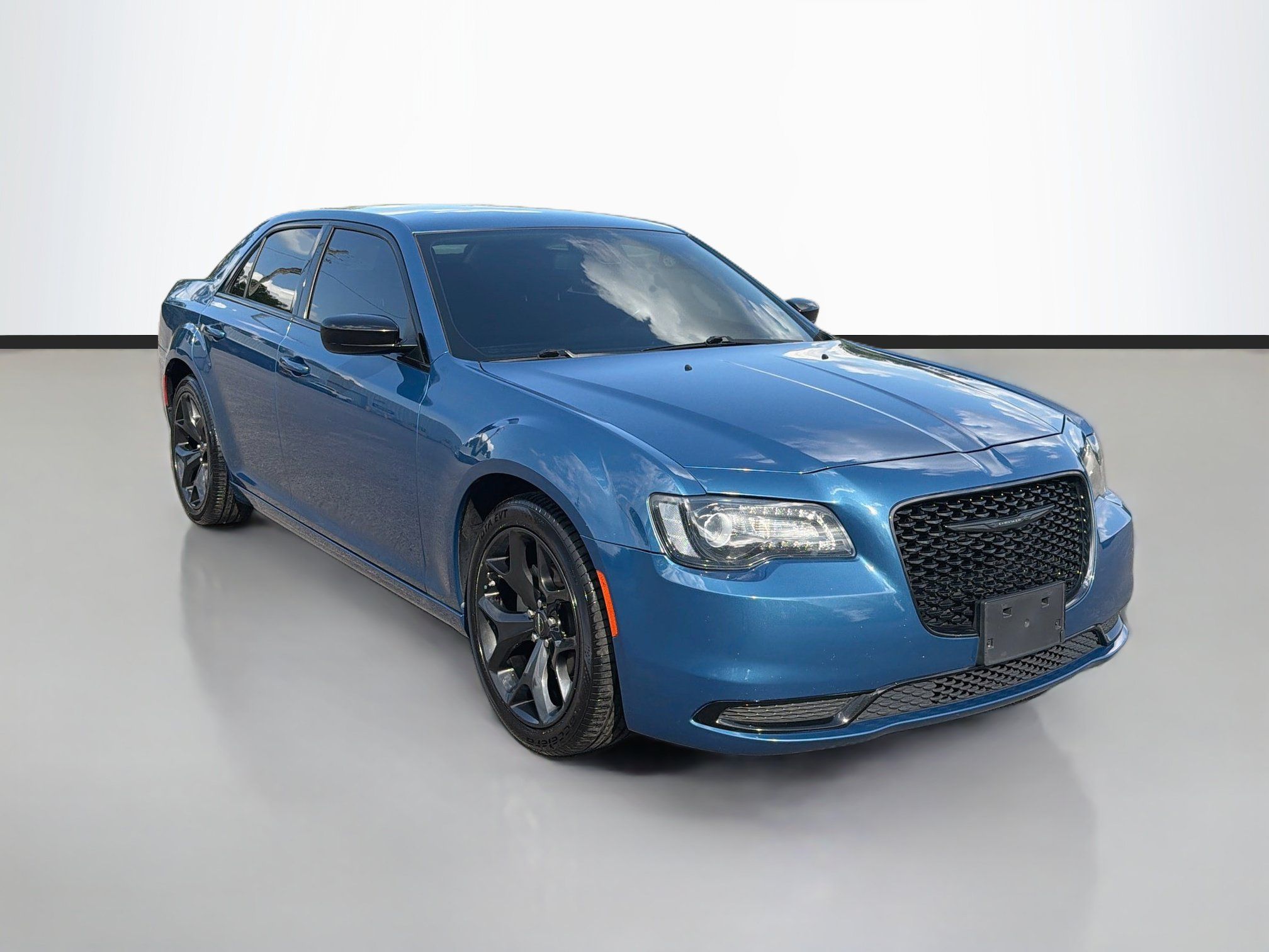 Used 2022 Chrysler 300 Touring w/ Sport Appearance Package RWD image 3