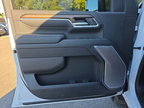 Used 2024 Chevrolet Silverado 2500 High Country w/ High Country Premium Package AWD/4WD image 21