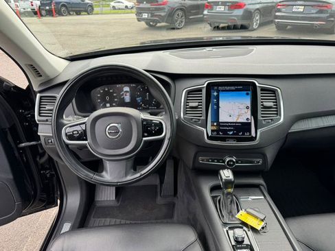 Used 2020 Volvo XC90 T6 Momentum image 11