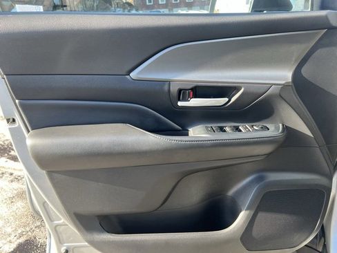 Used 2025 Toyota Grand Highlander AWD image 8