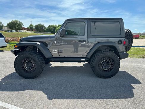 Used 2020 Jeep Wrangler Sport AWD/4WD image 3