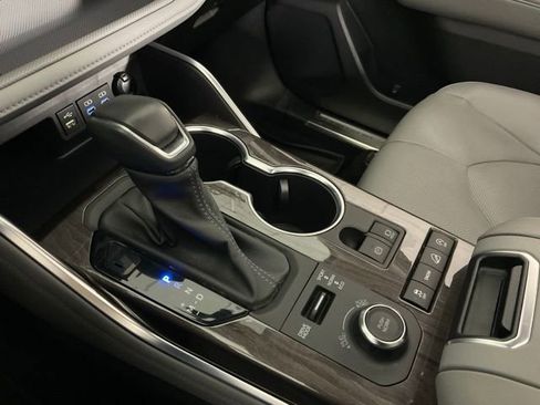 Used 2022 Toyota Highlander Platinum image 22