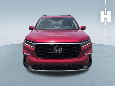 Used 2025 Honda Pilot Touring image 3