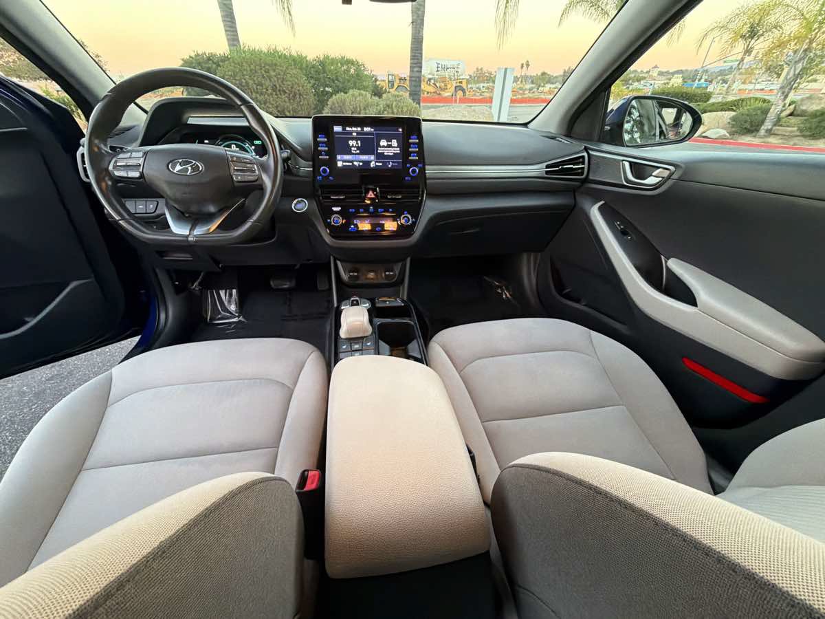 Used 2021 Hyundai Ioniq SE FWD image 6