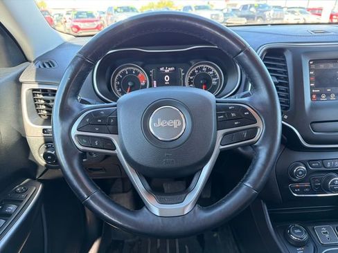 Used 2019 Jeep Cherokee Latitude Plus w/ Comfort/Convenience Group AWD/4WD image 14