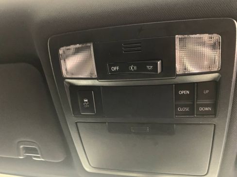 Used 2016 Toyota Tacoma Limited w/ Towing Package image 27