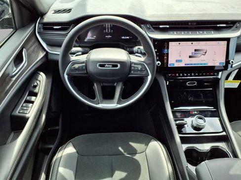 New 2026 Jeep Grand Cherokee Altitude AWD/4WD image 4