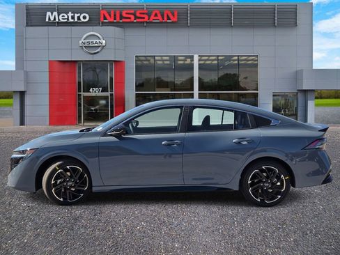 New 2026 Nissan Sentra SR w/ SR Premium Package FWD image 3