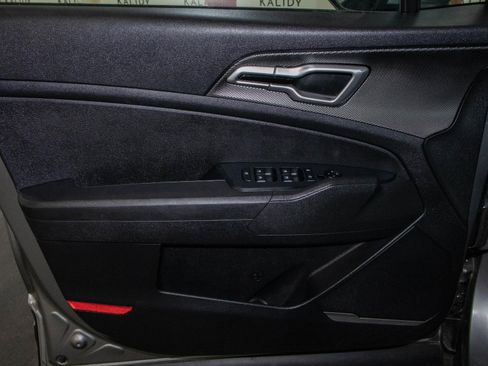 Used 2024 Kia Sportage LX image 10