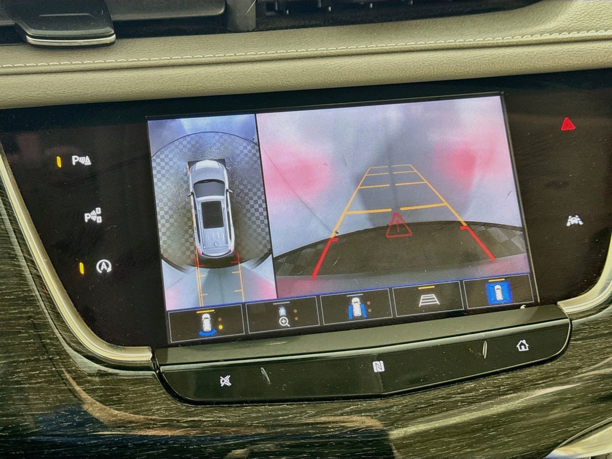 Used 2021 Cadillac XT6 Premium Luxury AWD/4WD image 2
