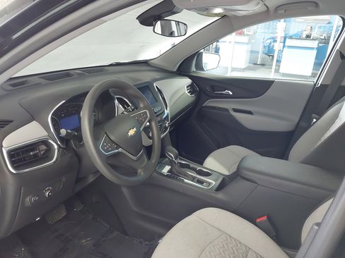 Used 2023 Chevrolet Equinox LT image 2