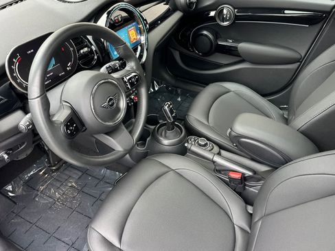 Used 2024 MINI Cooper 4-Door Hardtop image 11
