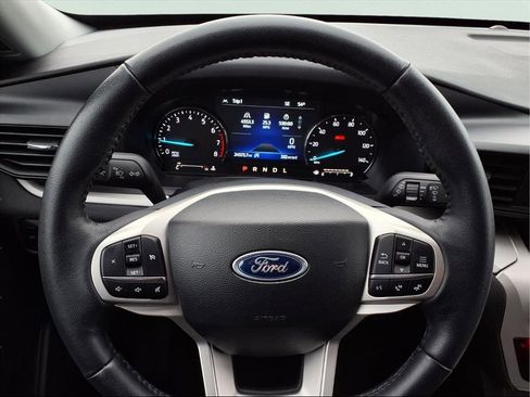 Used 2023 Ford Explorer XLT image 12