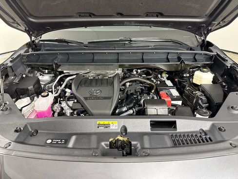 Used 2023 Toyota Highlander LE FWD image 32