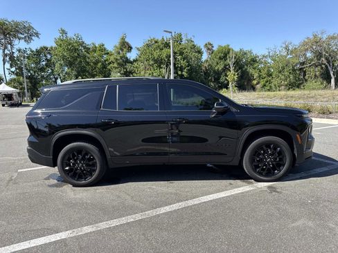 Used 2026 Chevrolet Traverse LT w/ Midnight/Sport Edition FWD image 2