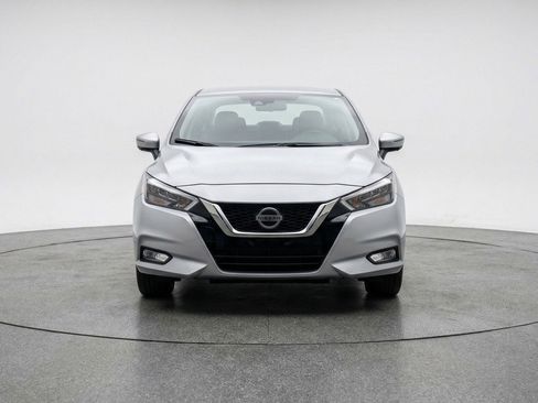 Used 2025 Nissan Versa SV image 2