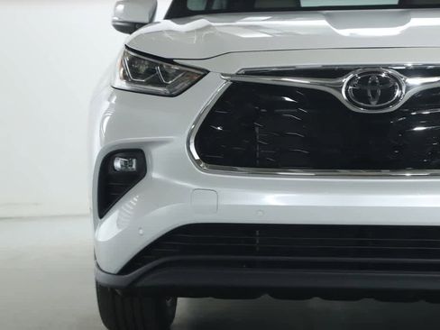 Used 2024 Toyota Highlander Limited AWD/4WD image 6