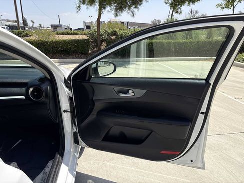 Used 2021 Kia Forte LXS FWD image 15