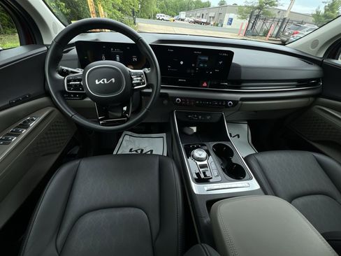 Used 2025 Kia Carnival EX FWD image 40