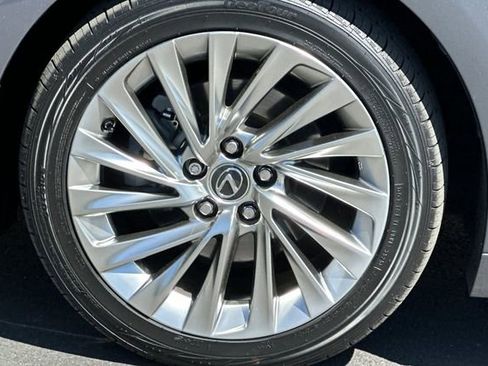 Used 2019 Lexus ES 300h image 24