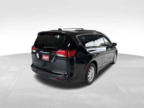Used 2021 Chrysler Voyager Lxi FWD image 5