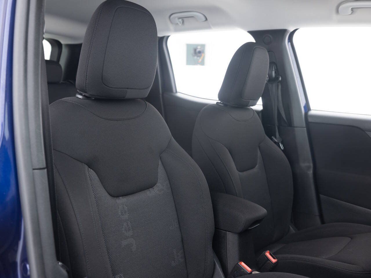 Used 2016 Jeep Renegade Latitude FWD image 26