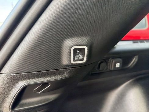 Used 2024 Jeep Grand Cherokee Limited w/ Black Appearance Package image 9