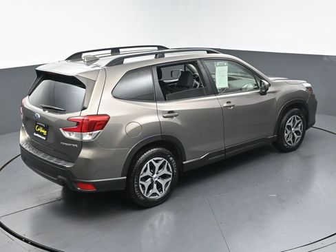 Used 2021 Subaru Forester Premium AWD/4WD image 39