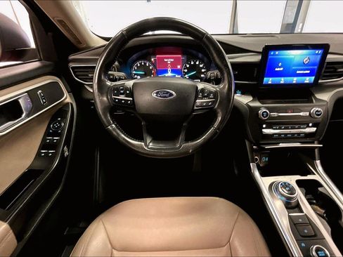 Used 2020 Ford Explorer XLT w/ Equipment Group 202A image 5