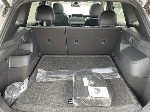 New 2026 Volkswagen Tiguan SE R-Line AWD/4WD image 9