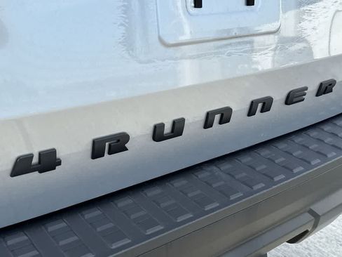 Used 2025 Toyota 4Runner SR5 AWD/4WD image 11