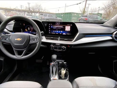 Used 2025 Chevrolet Trax LT image 14