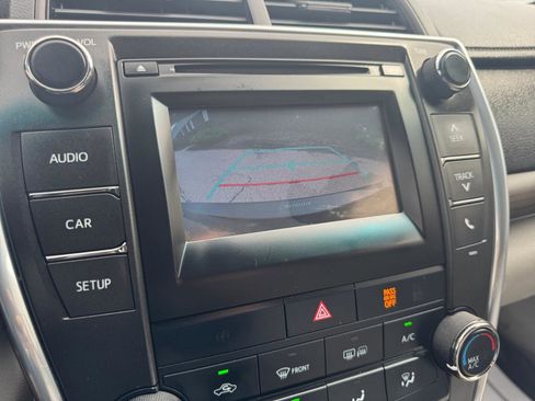 Used 2017 Toyota Camry LE image 18