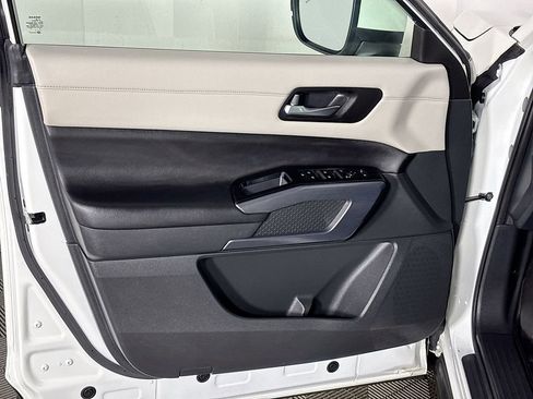 Used 2023 Nissan Pathfinder SL AWD/4WD image 10