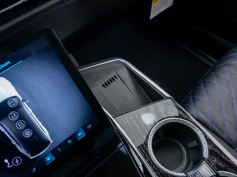 New 2025 Cadillac Escalade IQ Sport 1 w/ LPO, ONYX Package image 29