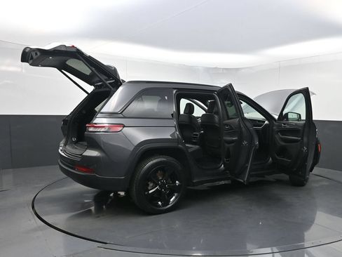 Used 2024 Jeep Grand Cherokee Altitude AWD/4WD image 40