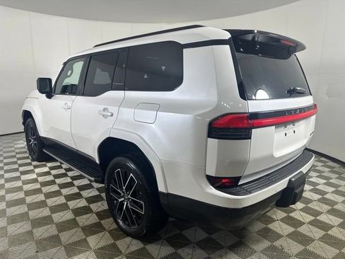 Used 2024 Lexus GX 550 w/ Accessory Package (2T) AWD/4WD image 5