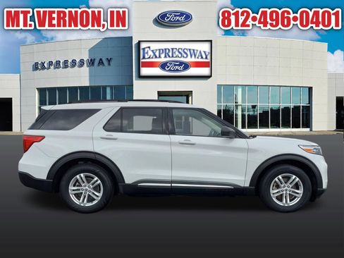 Used 2024 Ford Explorer XLT w/ Equipment Group 202A RWD image 6