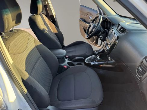 Used 2014 Kia Soul ! FWD image 10