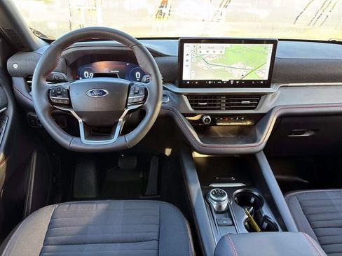 Used 2025 Ford Explorer ST-Line image 13