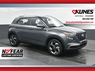 Used 2025 Hyundai Venue SEL FWD video 1