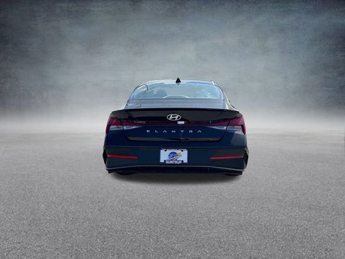 Used 2025 Hyundai Elantra Sport FWD image 31