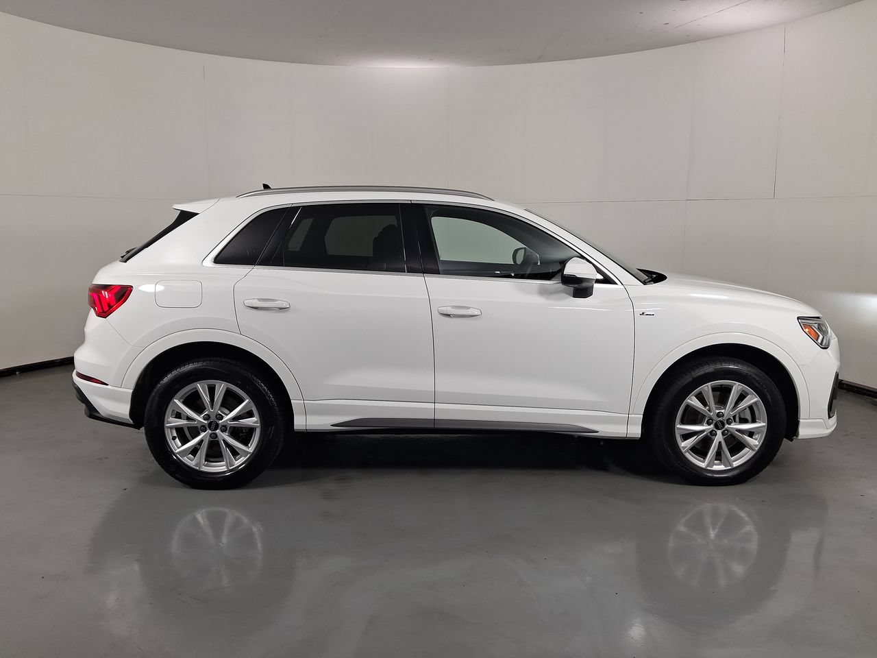 Used 2025 Audi Q3 2.0T Premium Plus w/ Premium Plus Package AWD/4WD image 38