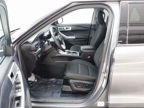 Used 2024 Ford Explorer XLT image 6