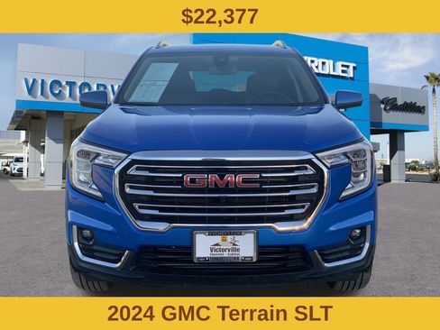 Used 2024 GMC Terrain SLT image 2